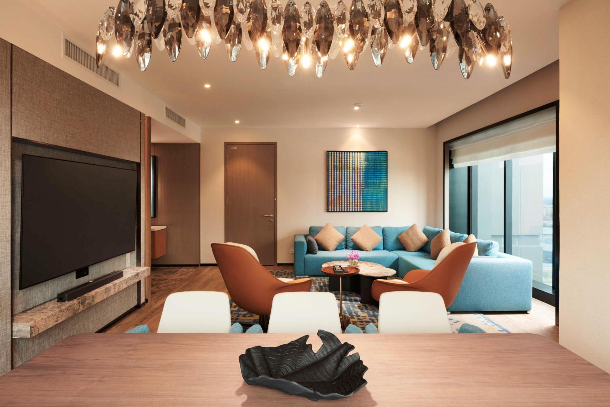 Doubletree By Hilton Shah Alam I-City Bagian luar foto A living room at the hotel