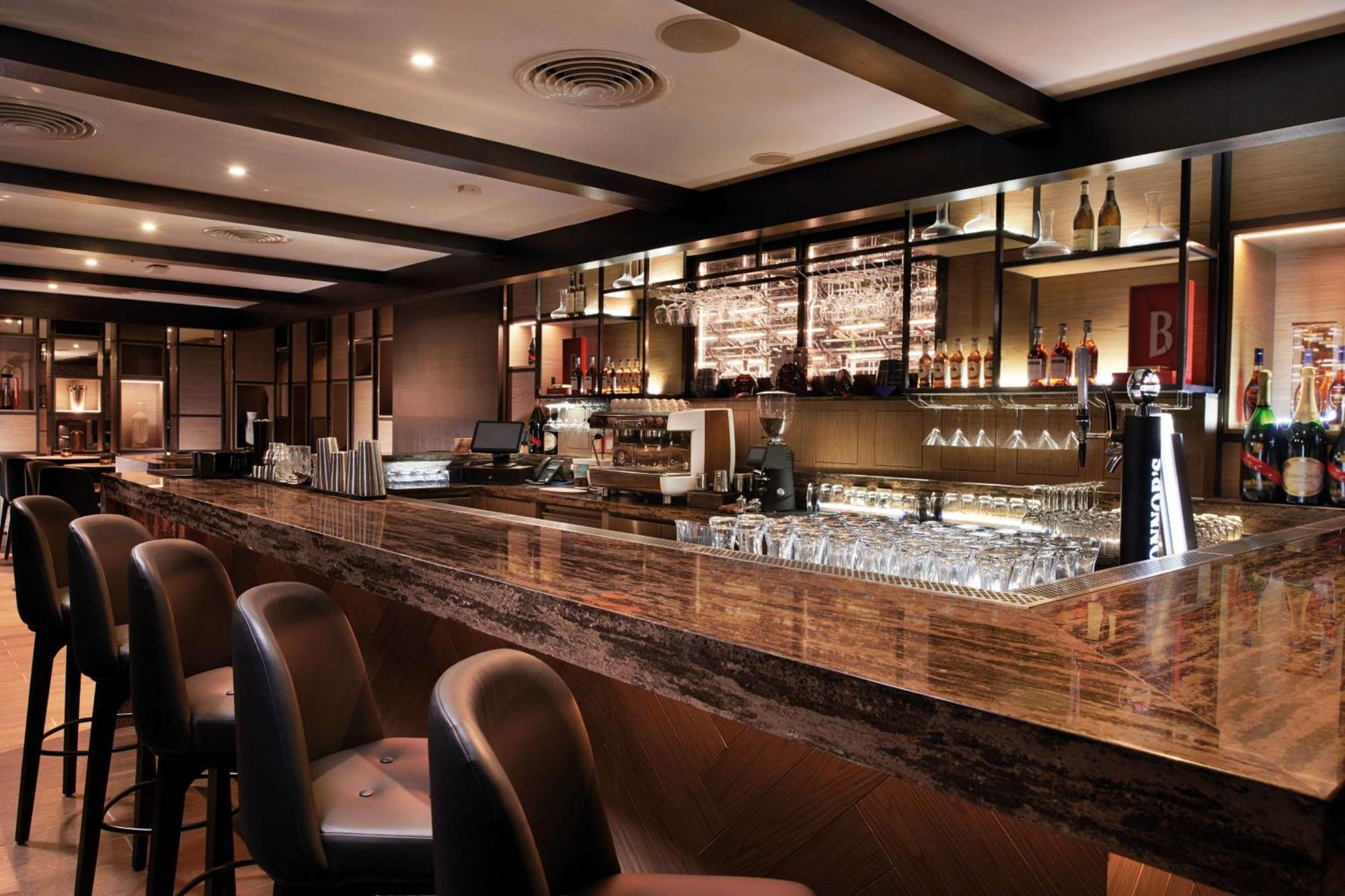 Doubletree By Hilton Shah Alam I-City Bagian luar foto The bar at the B lounge