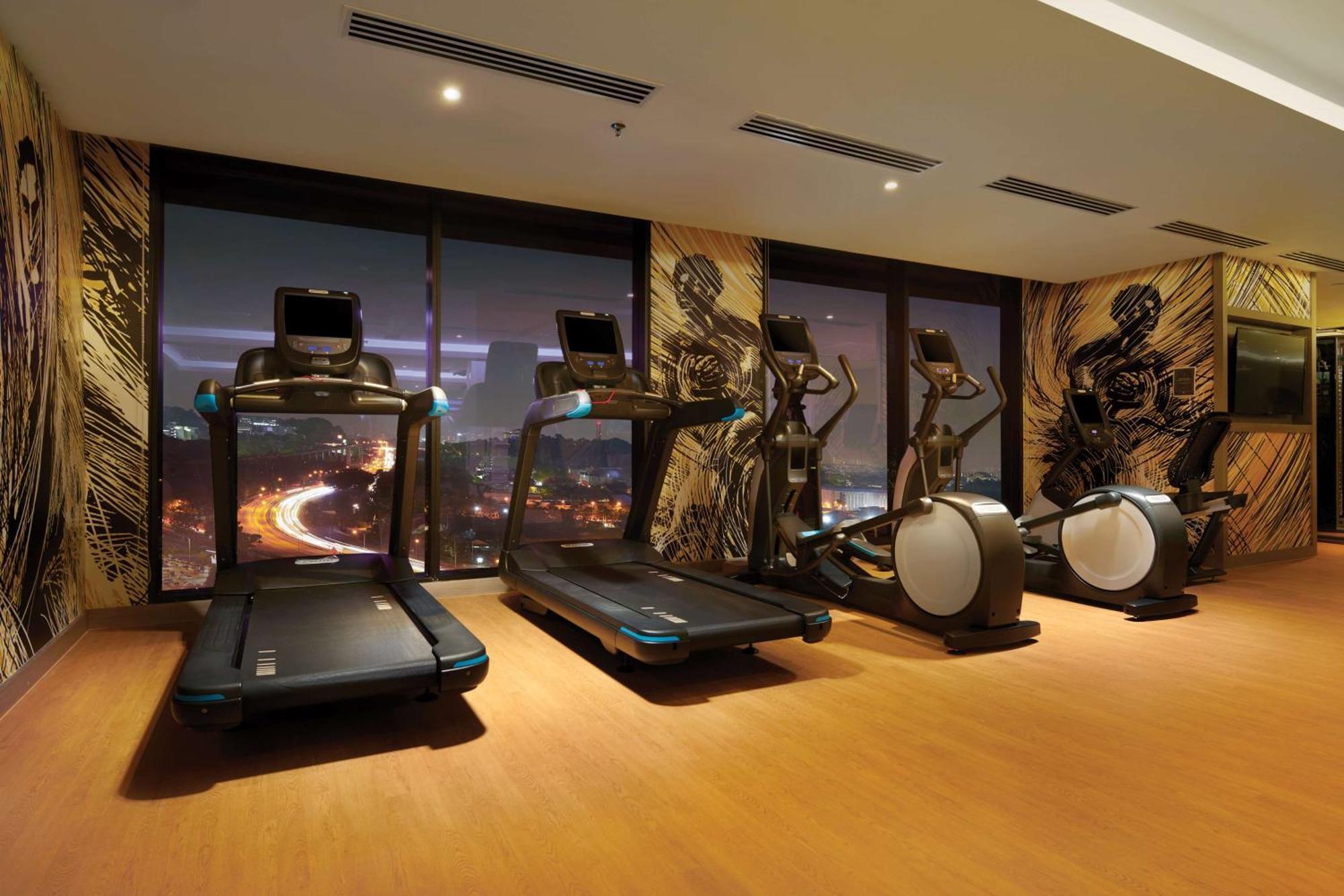 Doubletree By Hilton Shah Alam I-City Bagian luar foto The gym at the hotel