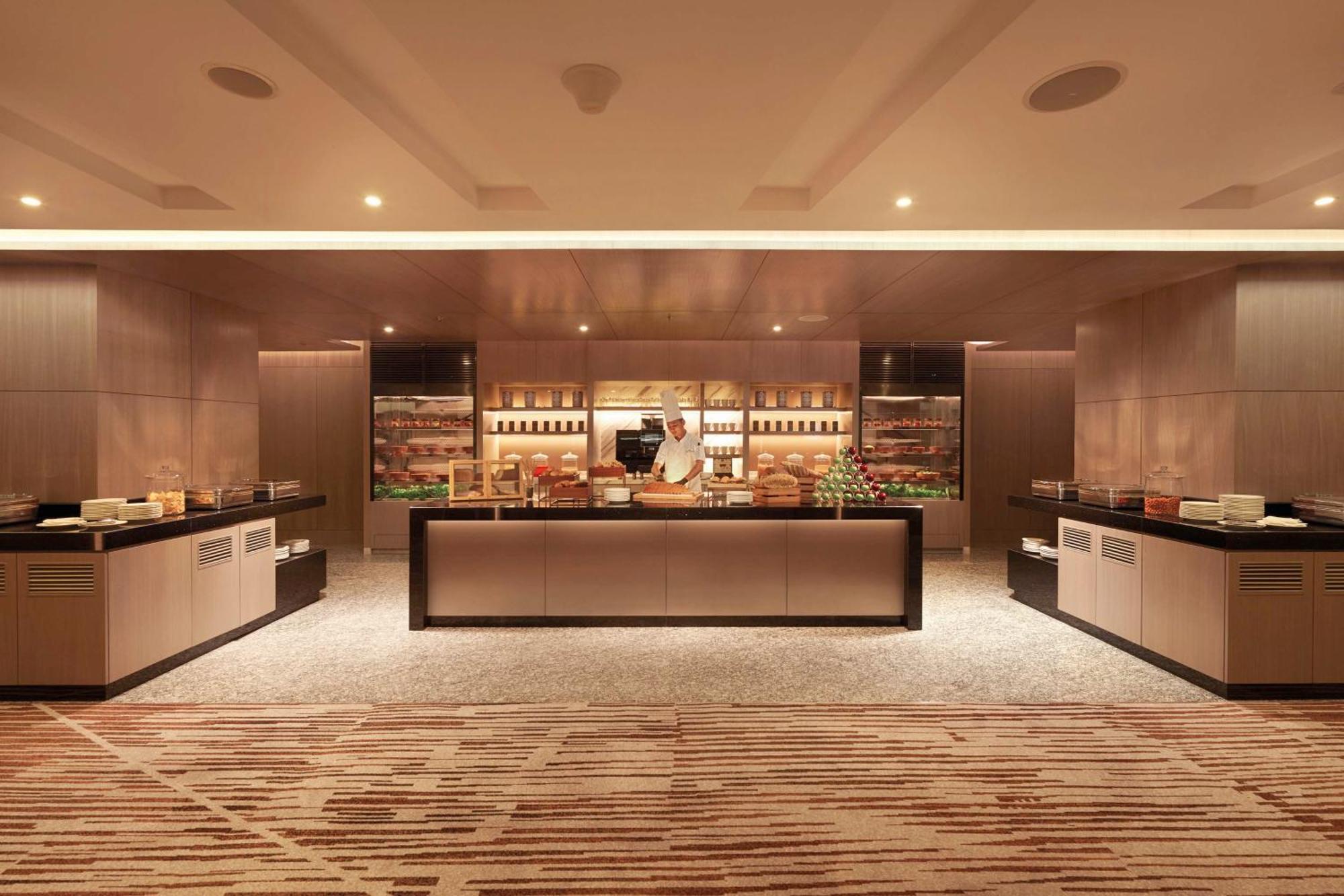 Doubletree By Hilton Shah Alam I-City Bagian luar foto The new lounge at Hong Kong International Airport